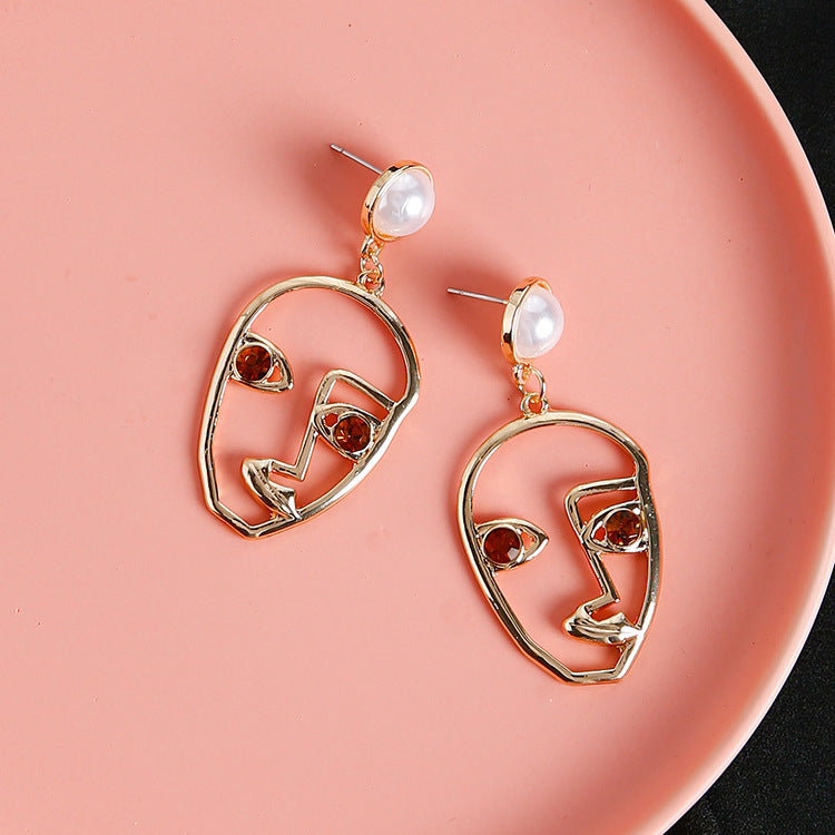 Art Muse Hollow Face Pearl Earrings