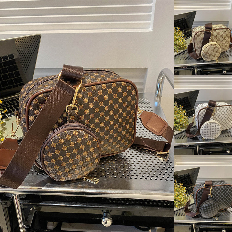 RetroCharm Shell Crossbody
