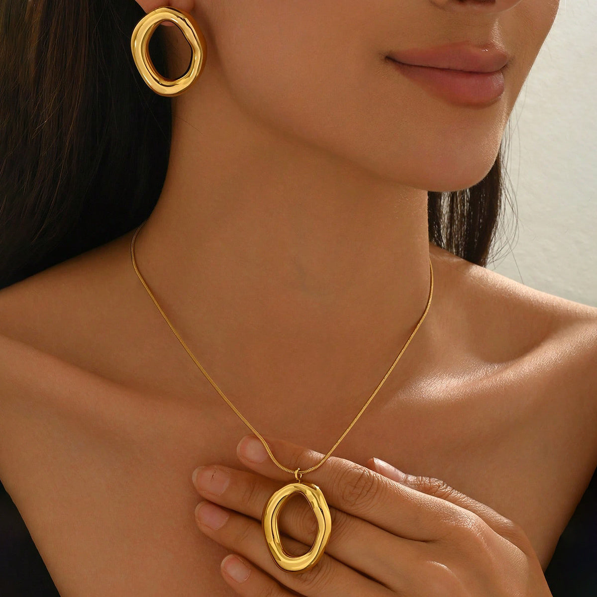Lxalry 18K Gold Plated Oval Pendant Jewelry Set