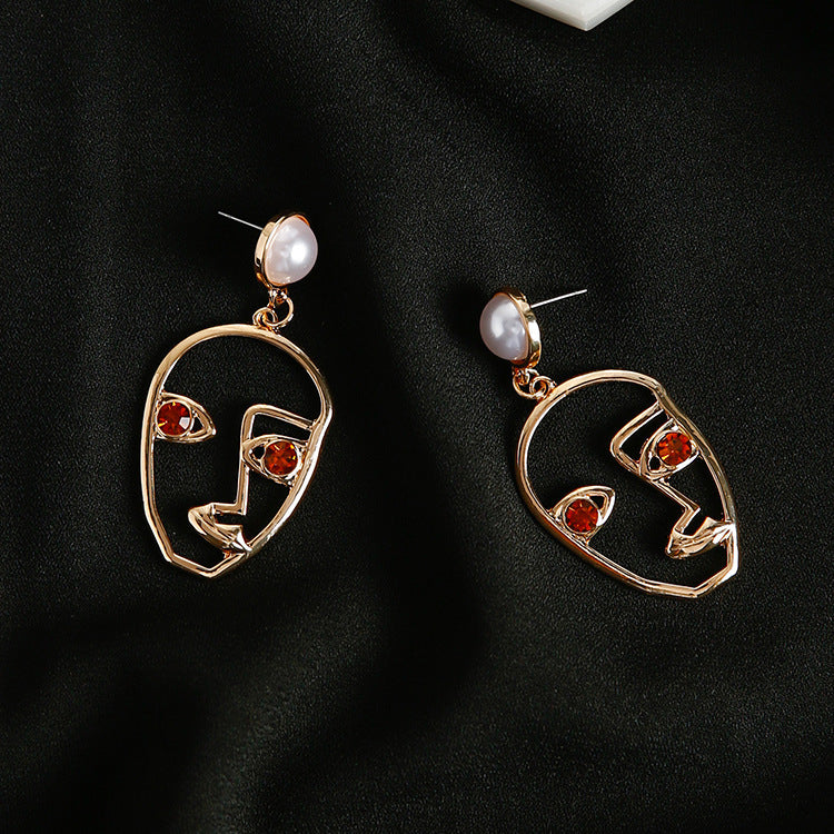 Art Muse Hollow Face Pearl Earrings