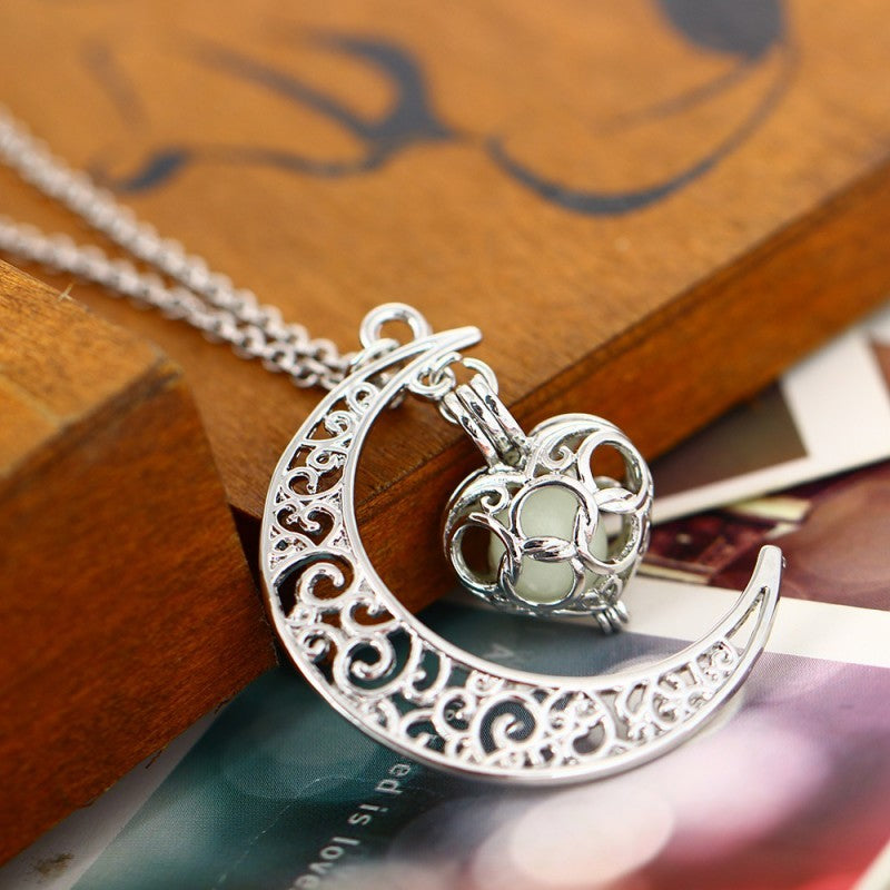Lxalry Glowing Silver Pendant Necklace