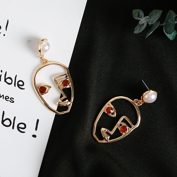 Art Muse Hollow Face Pearl Earrings - Zenoora