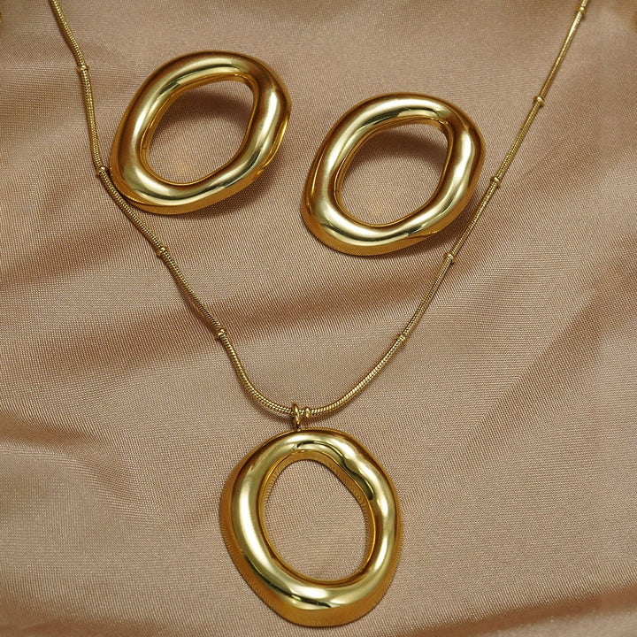 Lxalry 18K Gold Plated Oval Pendant Jewelry Set - Zenoora