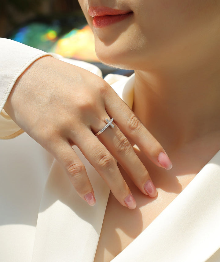 Lxalry Holy Light Cross Moissanite Necklace - Zenoora