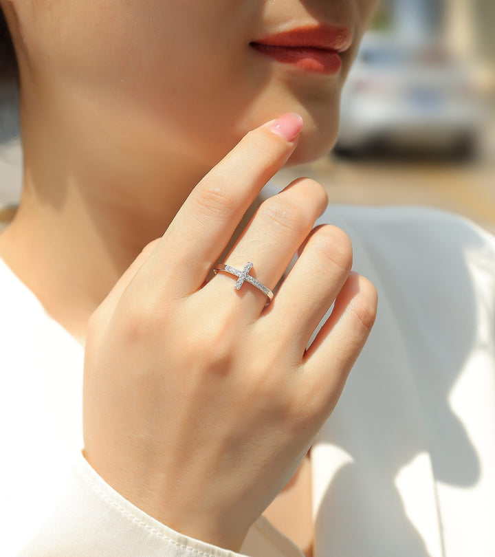 Lxalry Holy Light Cross Moissanite Necklace - Zenoora